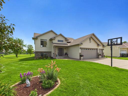 985 Waters Edge Circle, Avon, MN 56310