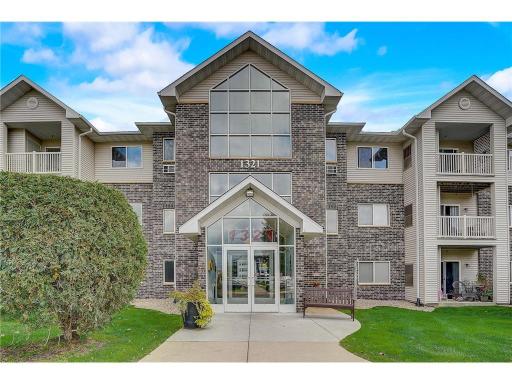 1321 Lake Drive W, 226, Chanhassen, MN 55317
