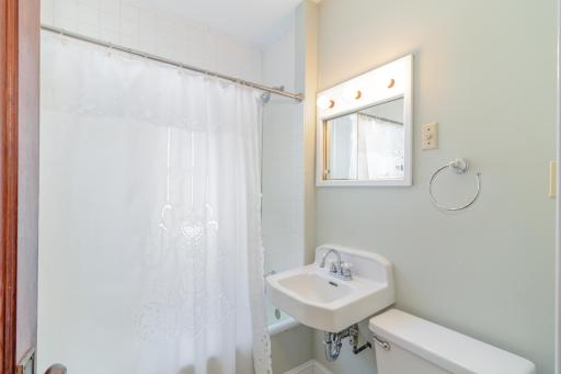 2416 34th Avenue S, Minneapolis, MN 55406