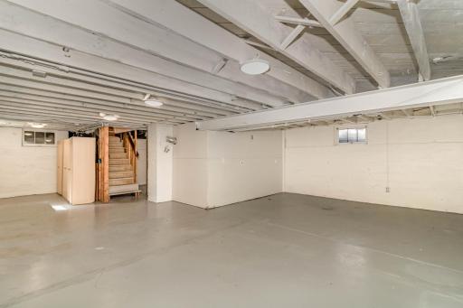 Large open basement can be finished in future