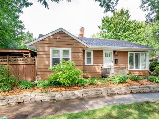 Charming bungalow in the heart of Mac-Groveland!