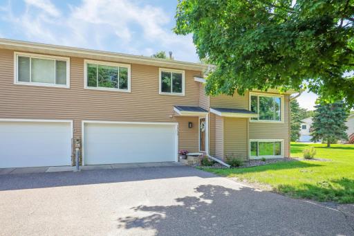 8710Photography-Web-Friendly-16135-Flagstaff-Court-North-Rosemount-MN-55068-2.jpg