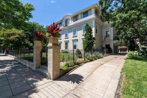 421 Summit Avenue, 2, Saint Paul, MN 55102
