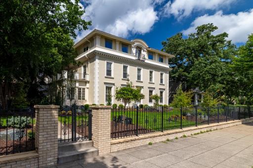421 Summit Avenue, 2, Saint Paul, MN 55102