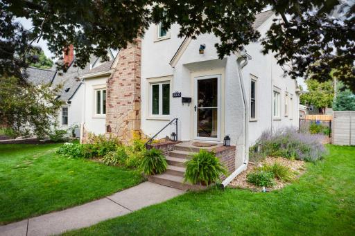 560 Saratoga Street S, Saint Paul, MN 55116