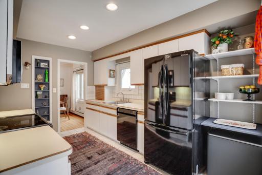 560 Saratoga Street S, Saint Paul, MN 55116