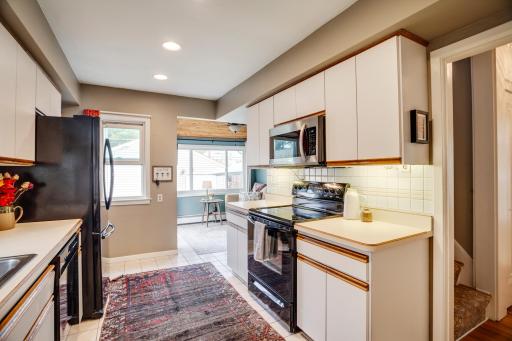 560 Saratoga Street S, Saint Paul, MN 55116