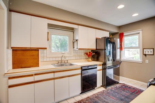 560 Saratoga Street S, Saint Paul, MN 55116