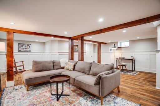 560 Saratoga Street S, Saint Paul, MN 55116
