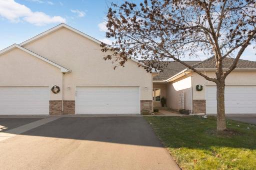 17896 Glasgow Way, Lakeville, MN 55044