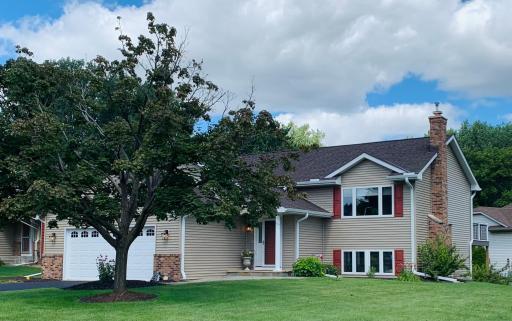 1000 Forest Glen Court, Burnsville, MN 55337