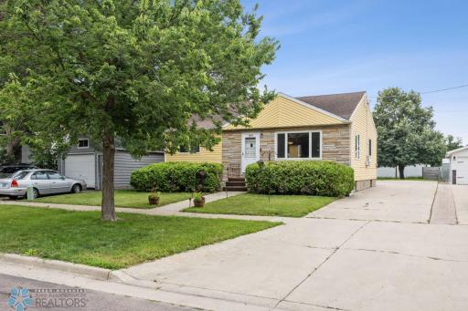 1610 2nd Avenue S, Fargo, ND 58103