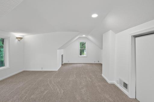 7221 E River Road, Fridley, MN 55432