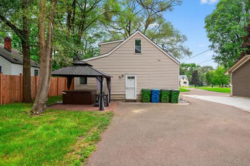 7221 E River Road, Fridley, MN 55432
