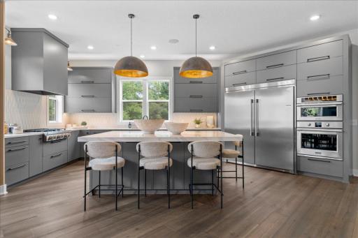 The island accommodates 5-6 stools depending on the size. Functional triangular work space. Beautiful finishing materials. Duel function as breakfast bar and workspace
