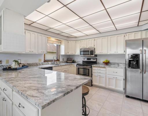 2824 Aglen Street, Roseville, MN 55113