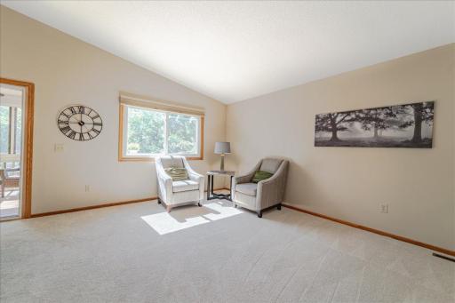 06-Living Room.jpg
