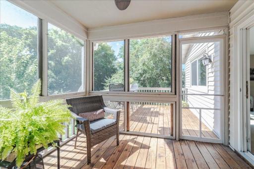 10-Screened Porch.jpg