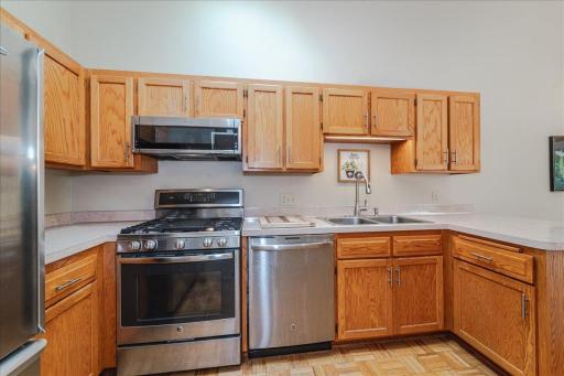 16-Kitchen.jpg