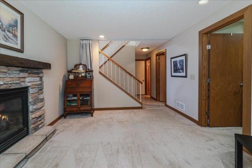 30-Family Room.jpg