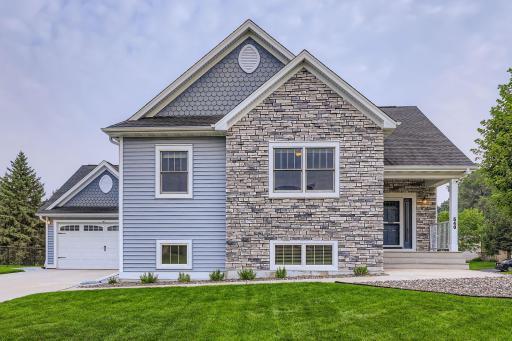 540 s creek dr N - Web Quality - 001 - 02 Exterior Front.jpg