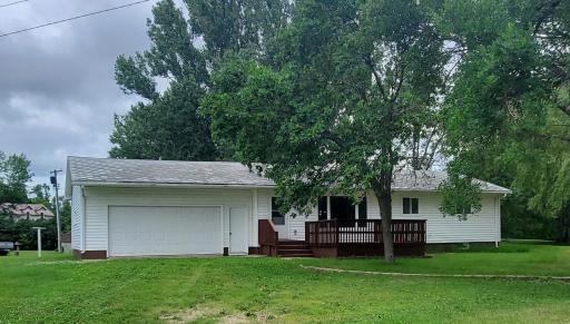216 1st Street SE, Gwinner, ND 58040
