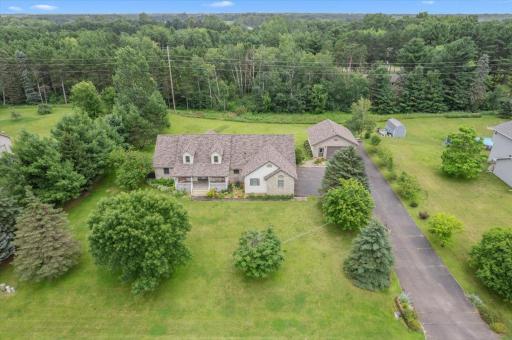 Custom built 5BR/3BA Cambridge home w/numerous updates throughout