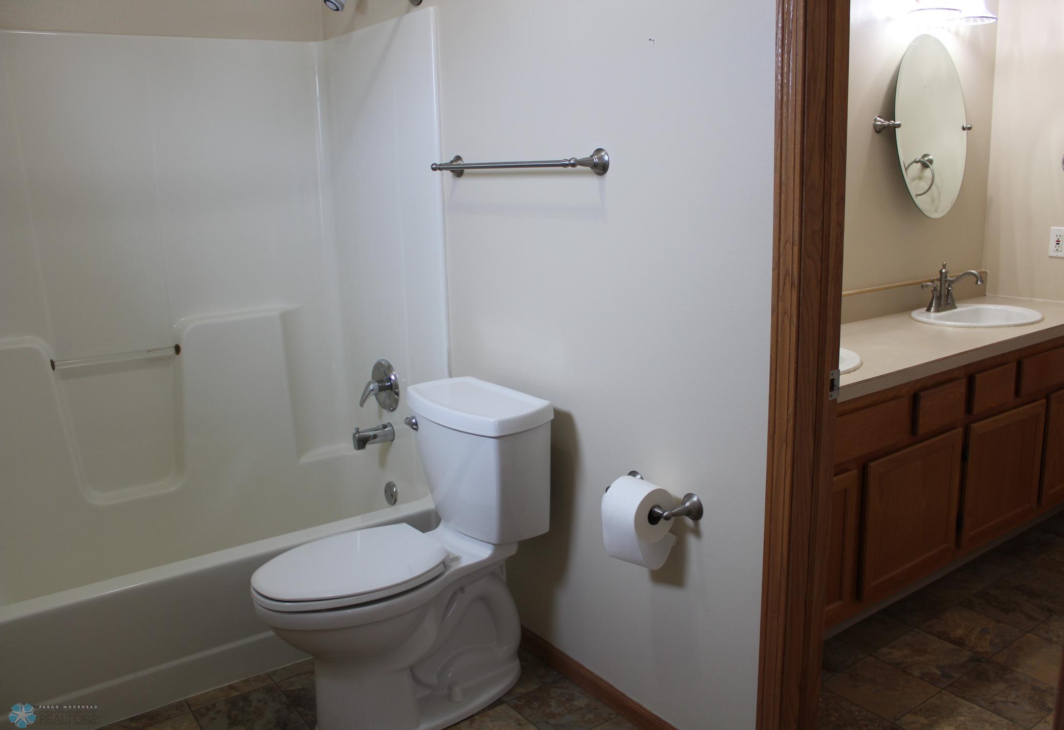 Upper hollywood full bath- off bedroom 1
