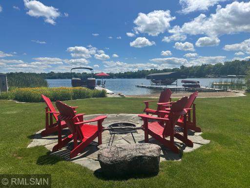 How do you like your marshmallowsâperfectly golden or delightfully burnt? Either way, grab the chocolate and graham crackers! The flagstone fire circle is the perfect spot to share treats, swap stories, and create lasting memories.