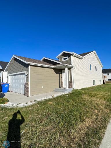 1501 69th Avenue S, Fargo, ND 58104