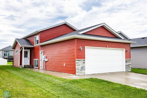 2124 Admiral Drive W, West Fargo, ND 58078