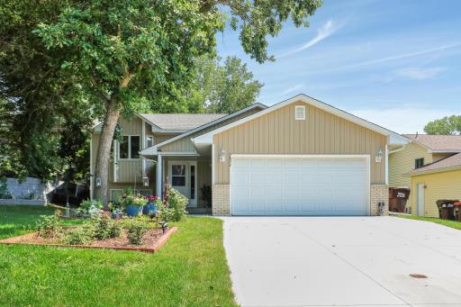 7892 Blackstone Avenue, Inver Grove Heights, MN 55076