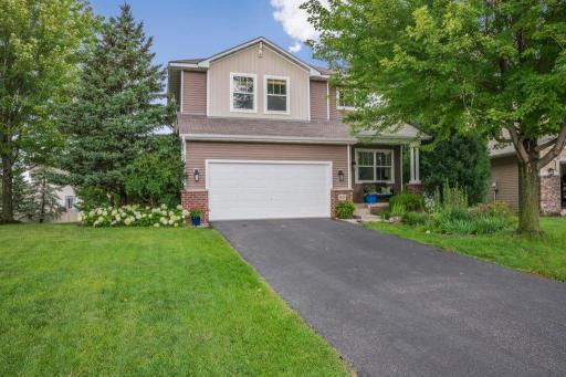 Welcome to 1823 Red Oak Ridge in the Spring Creek Neighborhood!