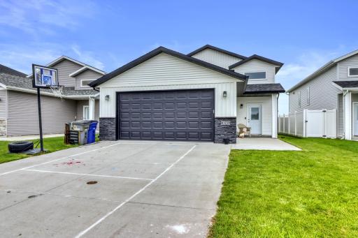 3041 33rd Avenue S, Moorhead, MN 56560