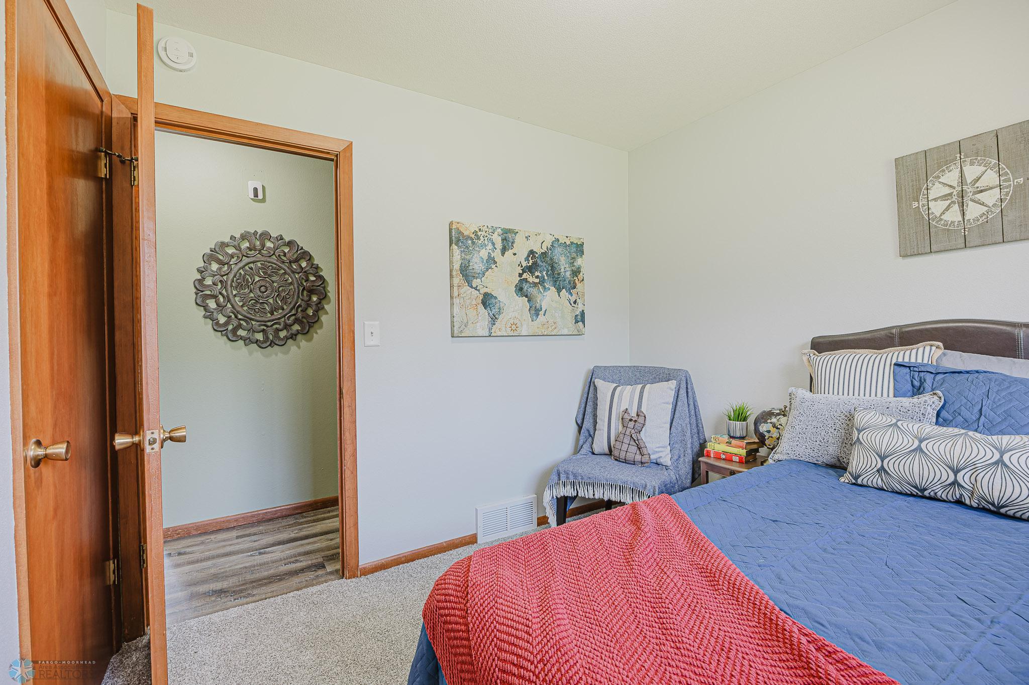 1612 52 1-2 ave n, moorhead-19.jpg