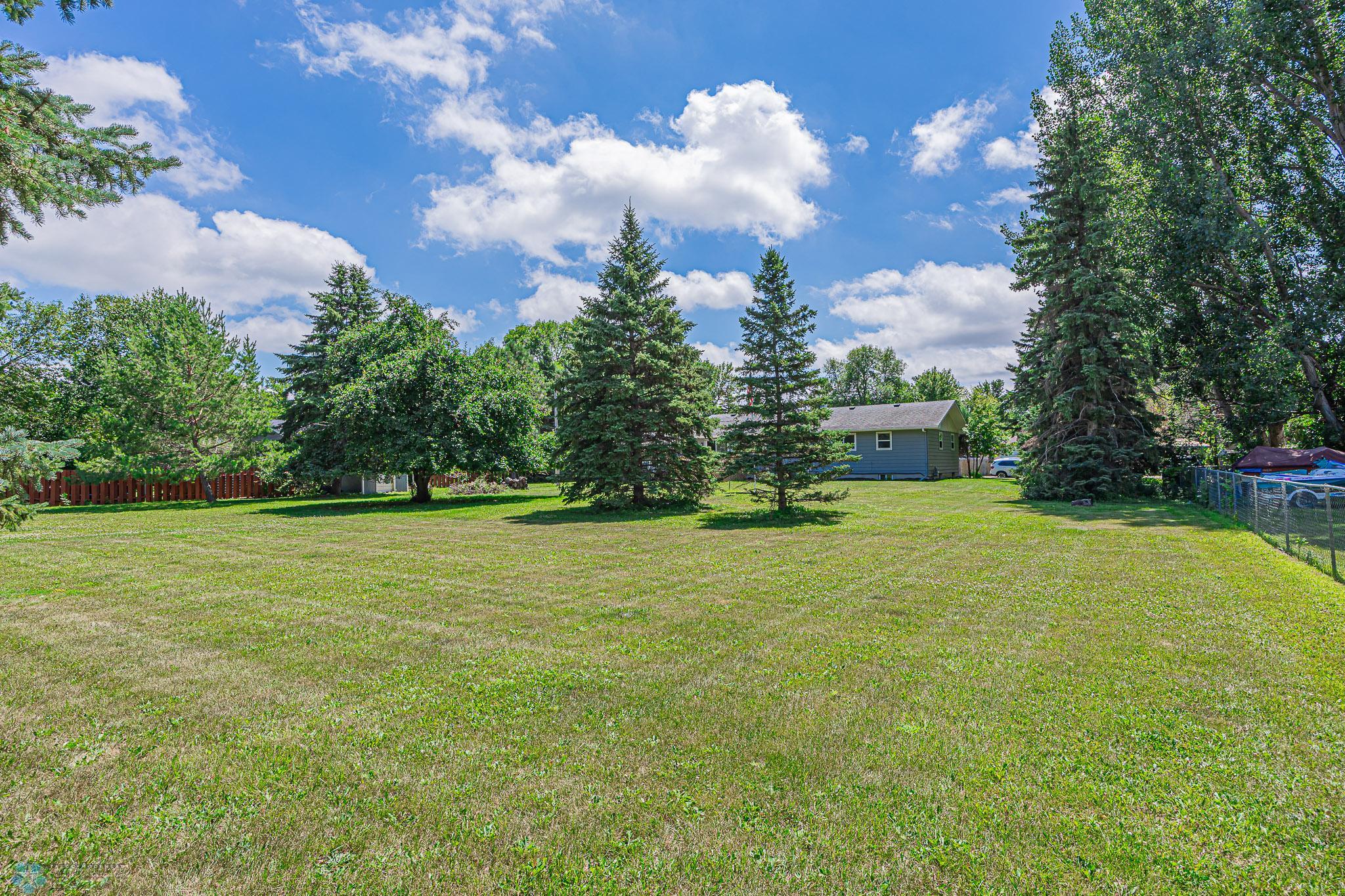 1612 52 1-2 Ave N-Moorhead, MN 56560-8.jpg