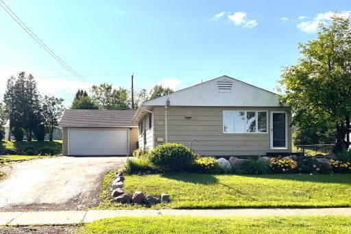 20 Field Road, Silver Bay, MN 55614