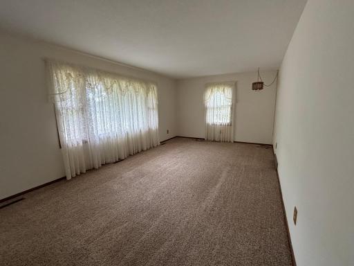 722 Kendall Avenue S, Thief River Falls, MN 56701