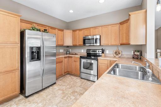 8320 Emery Parkway N, Champlin, MN 55316