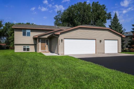 13752 Round Lake Boulevard NW, Andover, MN 55304