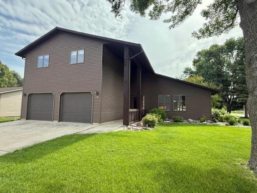 517 Sunrise Boulevard, Redwood Falls, MN 56283