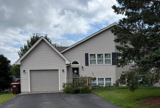 2851 Hillvale Court, Saint Paul, MN 55128