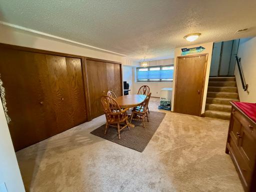 2851 Hillvale Court, Saint Paul, MN 55128