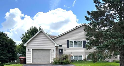2851 Hillvale Court, Saint Paul, MN 55128