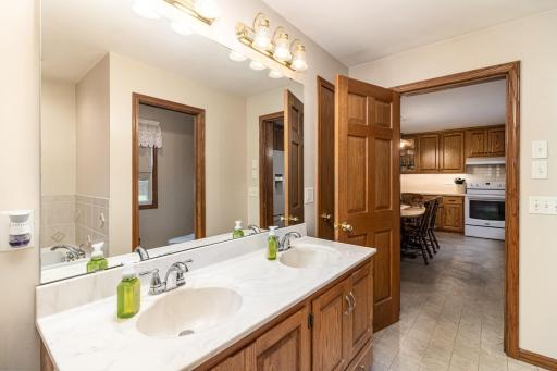 27150 Aberdeen Avenue, New Prague, MN 56071