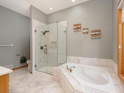 2822 Wilds Ln NW Prior Lake MN 55372 USA-032-043-Primary Bathroom-MLS_Size.jpg