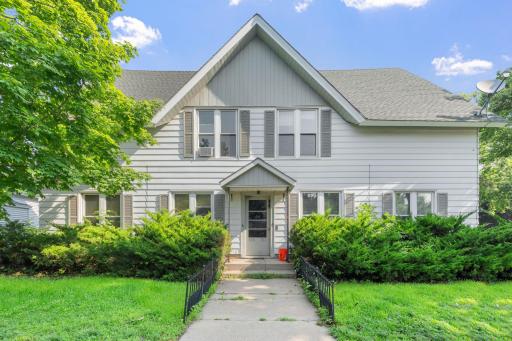 13-web-or-mls-653 17th Ave NE Exteriors-2.jpg