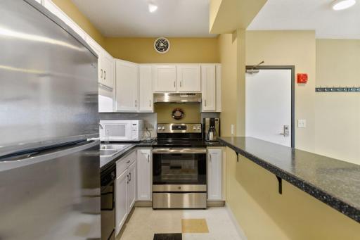 6615 Lake Shore Drive S, 410, Richfield, MN 55423
