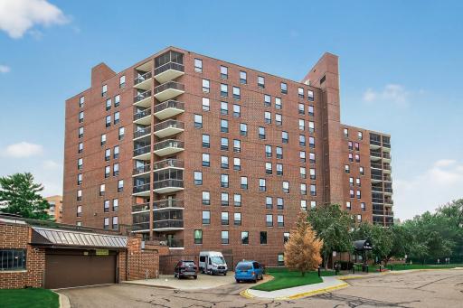 6615 Lake Shore Drive S, 410, Richfield, MN 55423