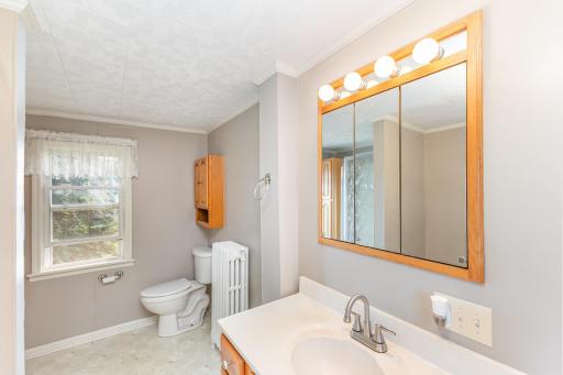 Main level 3/4 bath with laundry